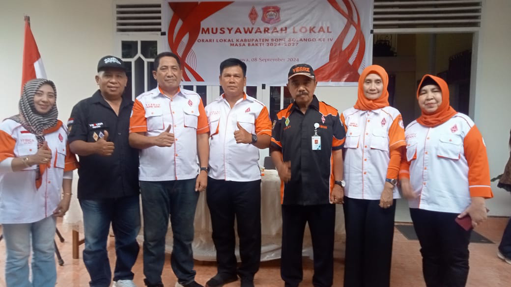 Rus ayollari bilan mashinada yashirin kamera porno